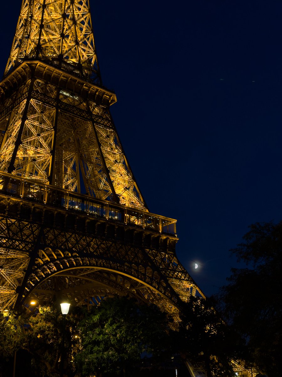 ZeNiitsu_'s tweet photo. Tu m’étonnes que les touristes petent les un cable https://t.co/KUqlbWmXGs