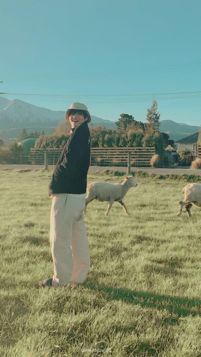 sevenxbear's tweet photo. you made my brain go 👀👀👀 and now i fear i have an idea 🤍🌾
where the wildflowers grow | kth jjk 🌾
>> #taekookau #btsau #vkookau #omegaverse #BTSfanfic
• farmer!alpha taehyung × accountant!omega jungkook • pack au • slow burn • scenting • found family • city boy x country boy •
jungkook only meant to spend two weeks visiting his cousin on pack lands.
he didn’t expect to go back to seoul and realize his omega won’t stop searching for a certain farmer alpha’s scent.
might write this eventually 👀👀🚜