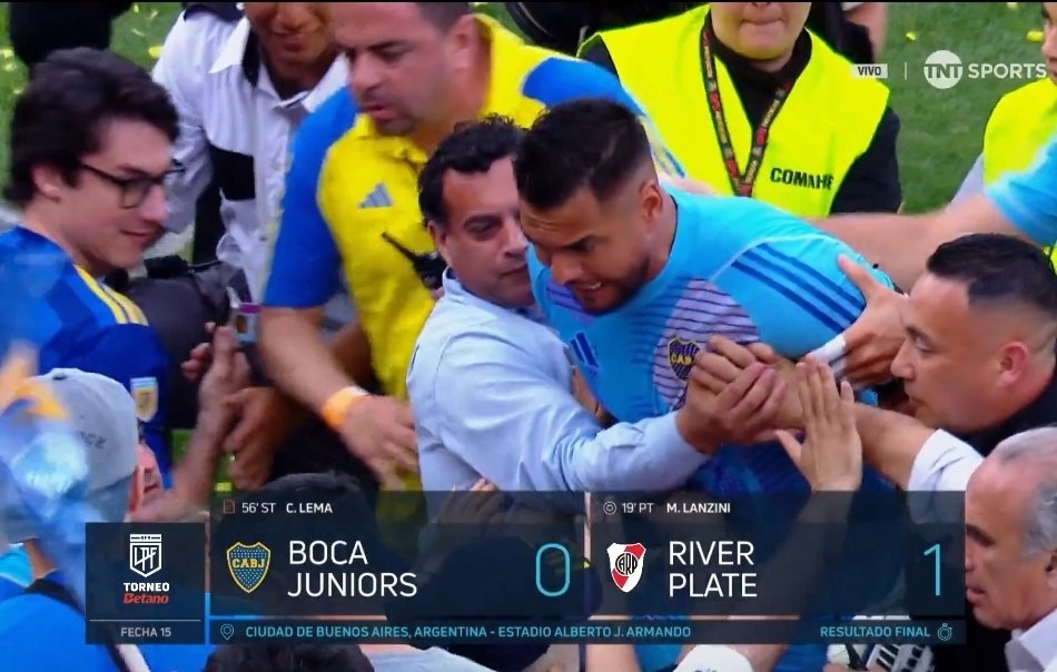 galera_y's tweet photo. Hace 2 años recien volvia Gallardo, les puso suplentes en el Biri Biri y se terminaron cagando a trompadas entre ellos. Gracias Muñeco la estatua quedó chica. https://t.co/ggjGoeO2X5