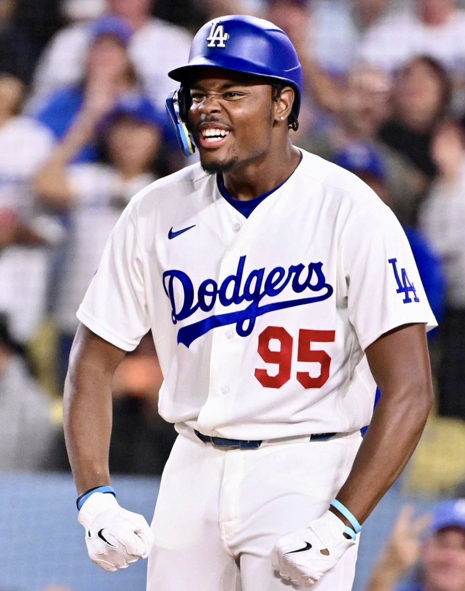 JustBB_Media's tweet photo. Josue De Paula’s first 10 career games:

.286/.474/.500
4 XBH | 7 RBI
10 BB | 4 K
.974 OPS | 175 wRC+

The 21-year-old has been an immediate spark plug for LA ⚡️ https://t.co/4fzLaSRudh