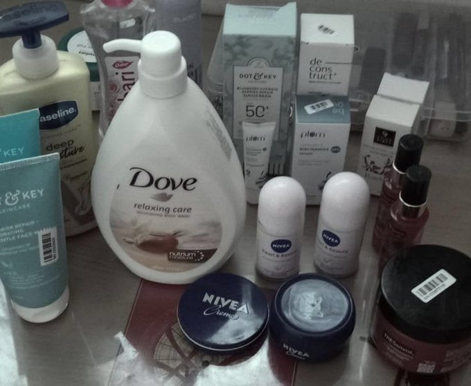 Mei345214's tweet photo. Brush your teeth and do your skincare! Brushing your teeth will also help suppress hunger, just like drinking lots and lots of water https://t.co/T55KHQb2fc