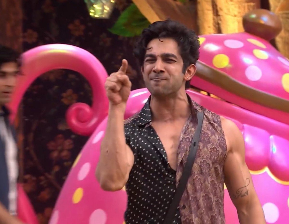 IamSinghaniya's tweet photo. If gutter had a Face #AmanGandhi
#BB20 https://t.co/fOhF7HyvBj