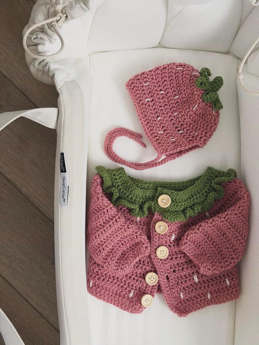 almasa5731's tweet photo. Preparation got a whole lot cuter. Thank you, Caitlin, for this wonderful picture. A sweet strawberry cardigan for a newborn baby girl. https://t.co/E75C17SLmn