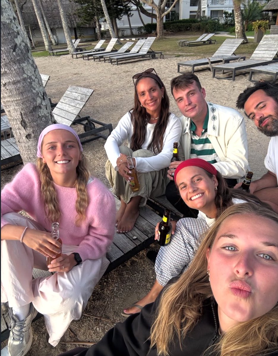 circlesalbum's tweet photo. Bien évidemment un dump qui ne vient pas d’elle https://t.co/cSsvVjjSnX