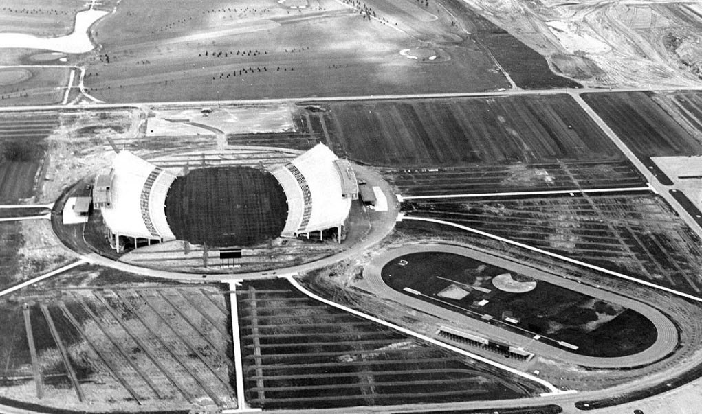 TheGBCoach's tweet photo. Name the College Football Stadium https://t.co/HvVaJPDcXB
