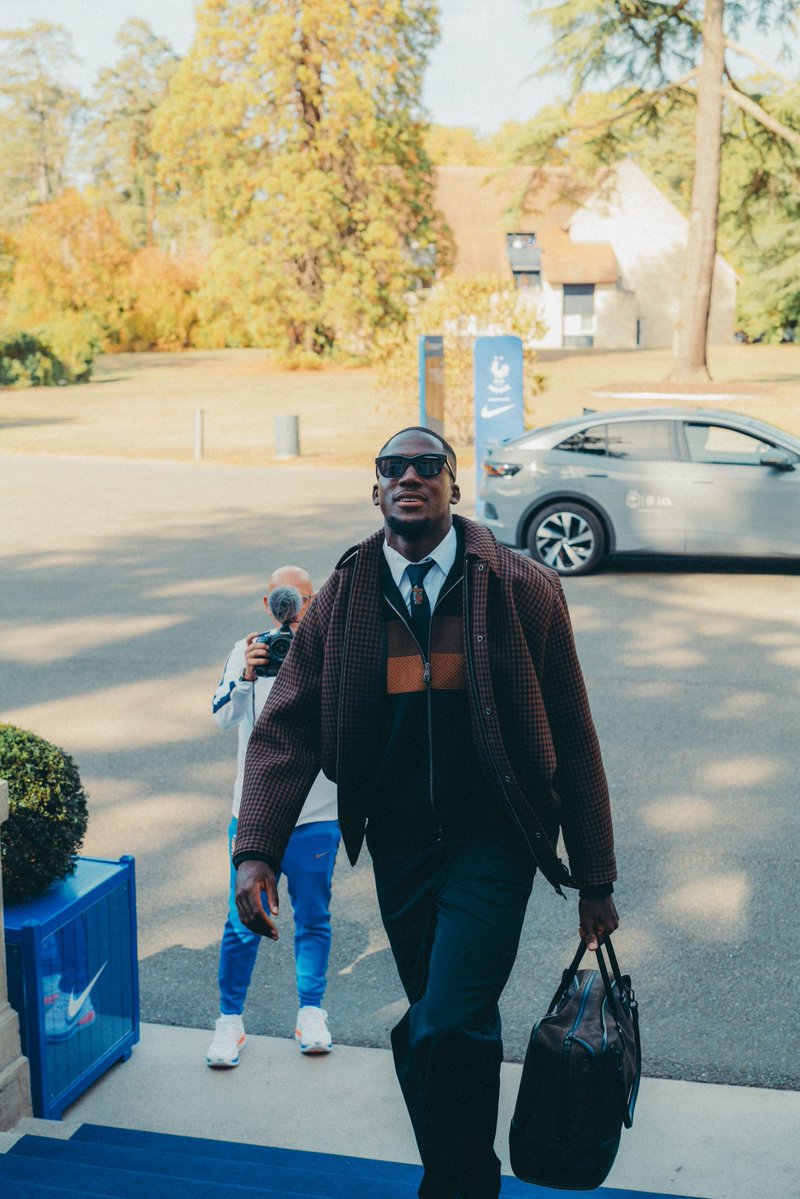 ActuFoot_'s tweet photo. Ibou maîtrise ce petit jeu depuisssss. 🇫🇷😎

📸 FFF https://t.co/VGatR48LK1
