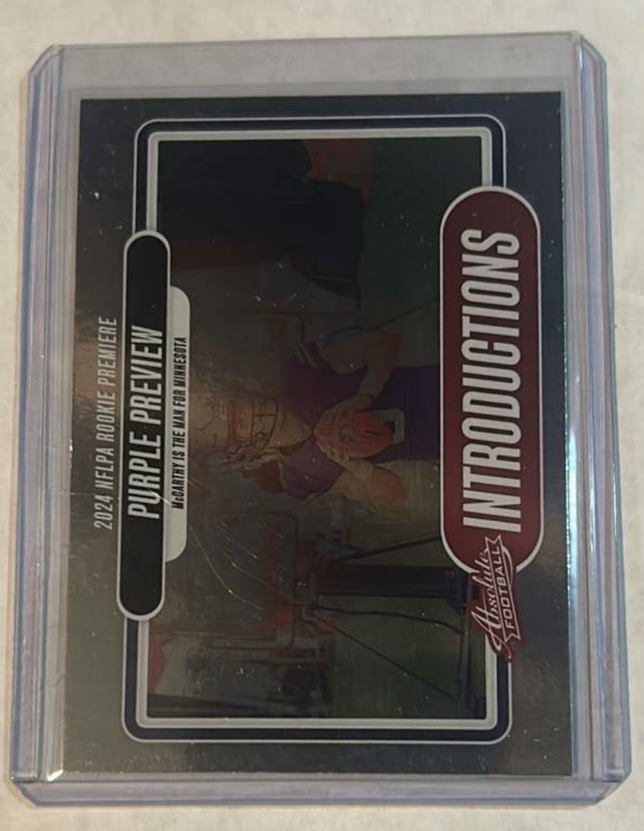 WilsonsWaxx's tweet photo. Might be the worst insert ever made…squint really hard and you can kinda see an image of a football player. https://t.co/rbIbZ8IToX