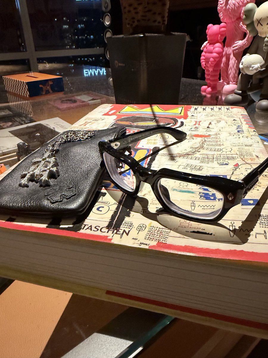 naminori_jhonny's tweet photo. 研究に没頭しすぎて目が悪くなったので
クロムハーツのカッコいいメガネをゲットしてきたぜ。 https://t.co/5VusCzTXVo
