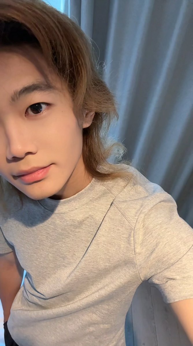 pplikesex's tweet photo. 世人希望遇见一个能聊荤段子又能畅聊人生哲理 好色而不淫乱 正经却不死板 温柔而又偶尔神经的混蛋 于是我出生了

背负着世人的期望 https://t.co/G5e9V2n305