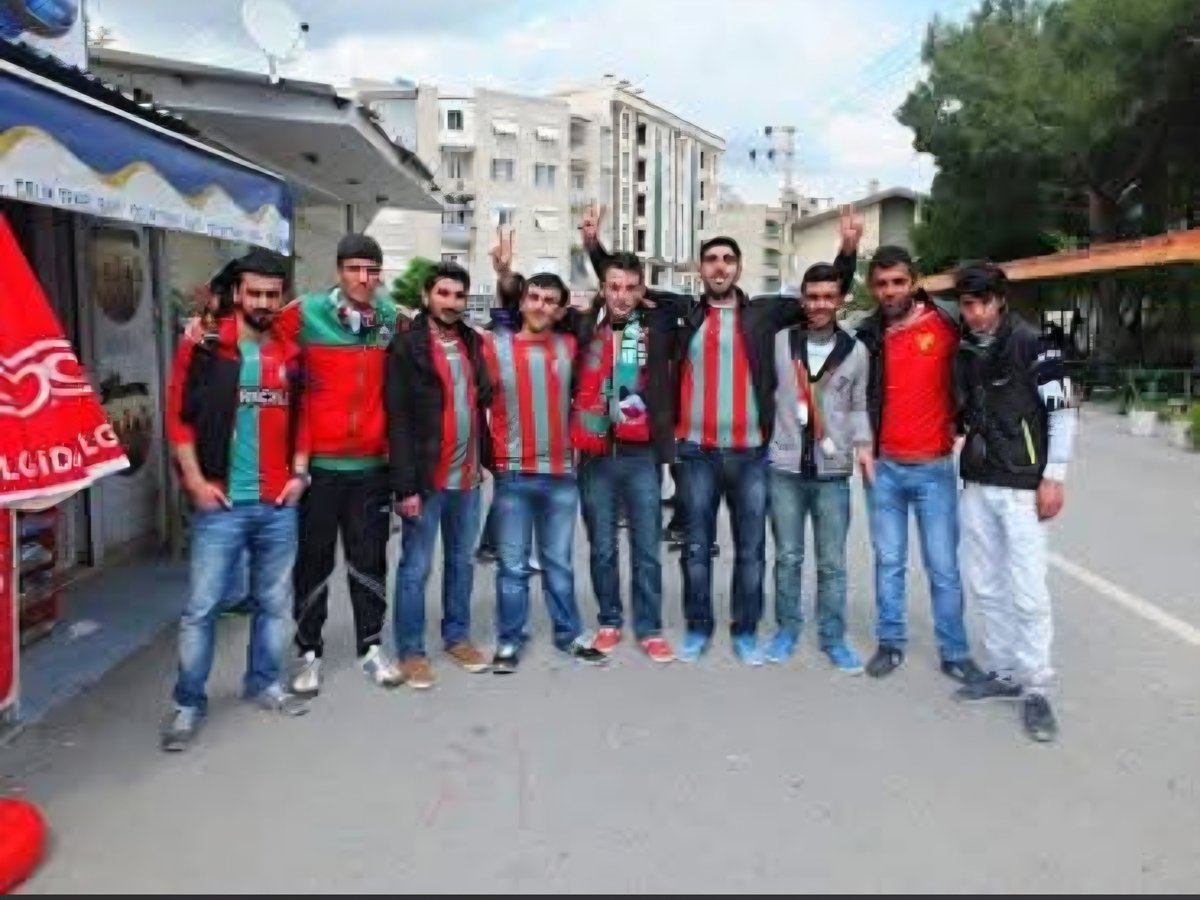 KepceSuat's tweet photo. Sizin kudurduğunuz konu ligin zirvesinde Kürtçe isimli bir takımın olması ve bu yüzden malum takımı paylaşıp duruyorsunuz. Merak etmeyin kudurmaya devam edeceksiniz.

Her Biji Göztepe 
Her Biji Amedspor ✌️ https://t.co/WBOXRsK25S