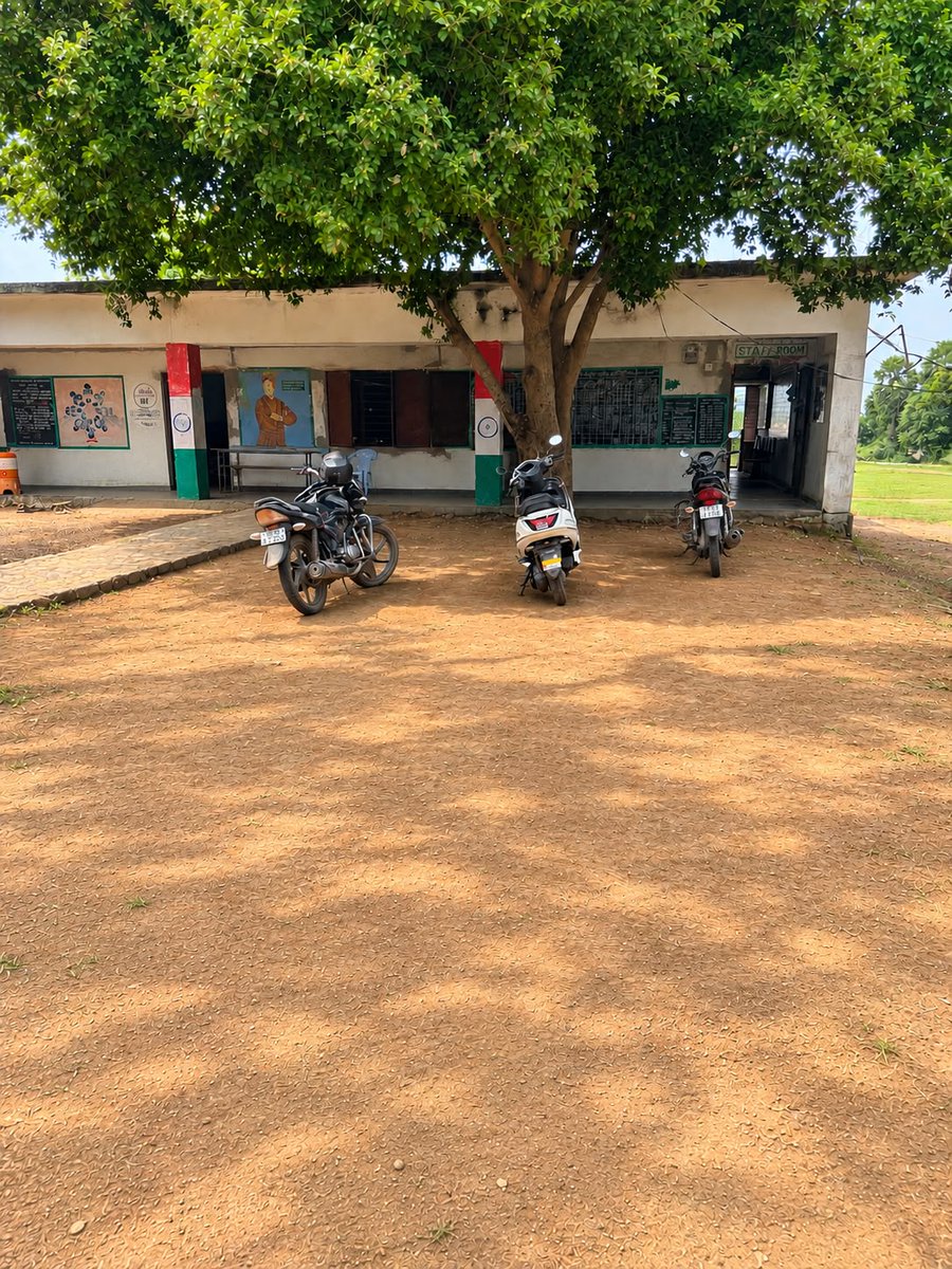 COMDT81BNCRPF's tweet photo. Under the “Swachhata Hi Seva-2026” campaign, a cleanliness drive was conducted by the troops under the supervision of the Commandant, 81 Bn CRPF at Zilla Parishad Unnat High School. 
@SwachhBharatGov 
@swachhbharat 
@MoHUA_India
@MoJSDDWS
#SHS2026
#SwachhataHiSeva2026
@CRPFKKS https://t.co/c2PdkhpWn3