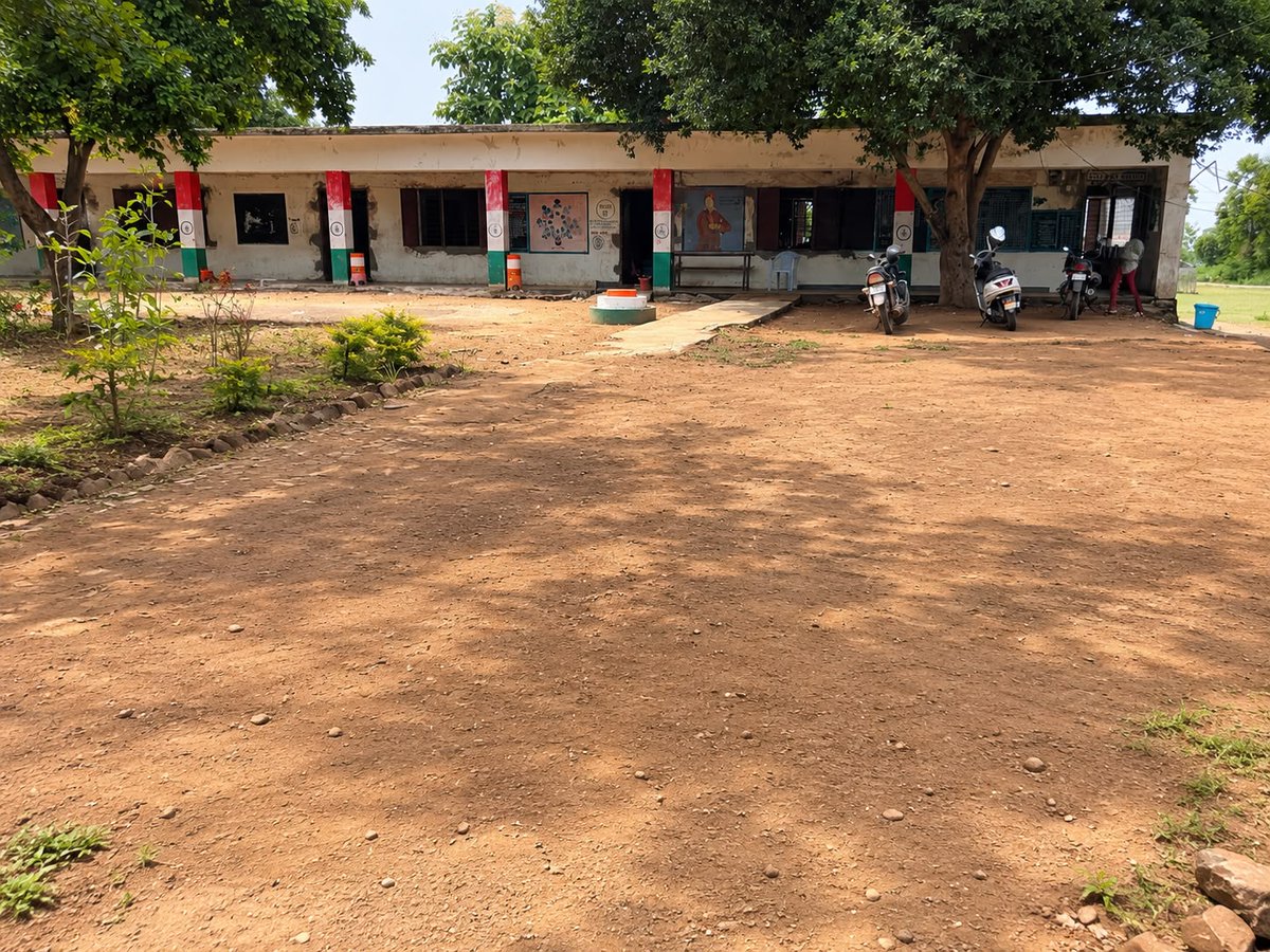 COMDT81BNCRPF's tweet photo. Under the “Swachhata Hi Seva-2026” campaign, a cleanliness drive was conducted by the troops under the supervision of the Commandant, 81 Bn CRPF at Zilla Parishad Unnat High School. 
@SwachhBharatGov 
@swachhbharat 
@MoHUA_India
@MoJSDDWS
#SHS2026
#SwachhataHiSeva2026
@CRPFKKS https://t.co/c2PdkhpWn3