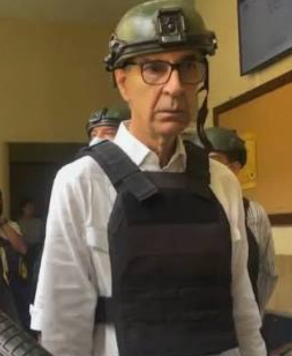 Edwarda77427936's tweet photo. Te sorprenderías si supieras quien mato mas gente inocente, y sin tirar un tiro. 
Hazim☠️ (vs) chukito👹 https://t.co/JdH1HcC72D