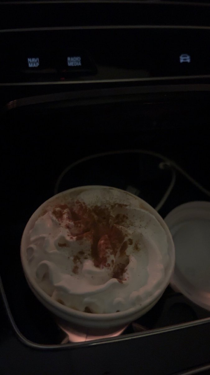 PenPineapp_'s tweet photo. Its Pumpkin Spice Season 🍂 https://t.co/SzMVPbJ5as