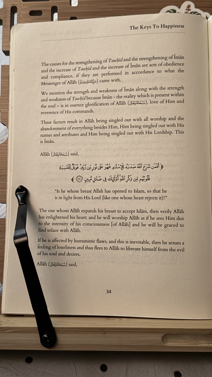 u_ramlahh's tweet photo. Ibn al-Qayyim [رحمه الله] said:

“The greatest way to achieve happiness is through Tawḥīd. The happiness of a person's heart depends upon its perfection, strength and increase.” https://t.co/zWuPLEEywc