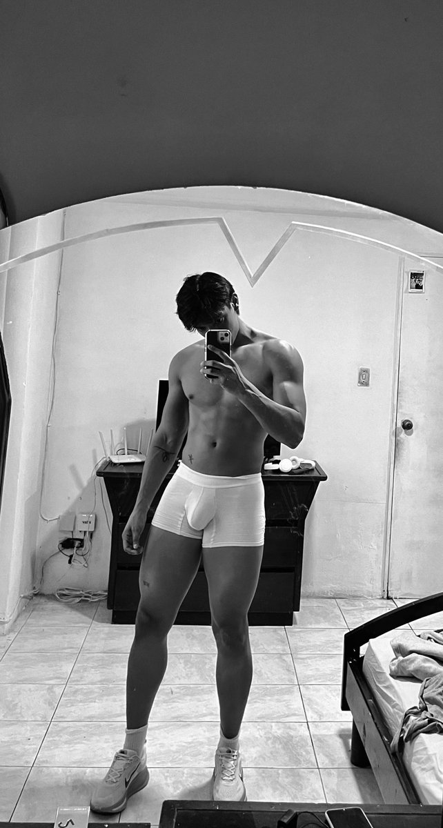 bednothing's tweet photo. Alto y guapo https://t.co/6eWPiqM2EI