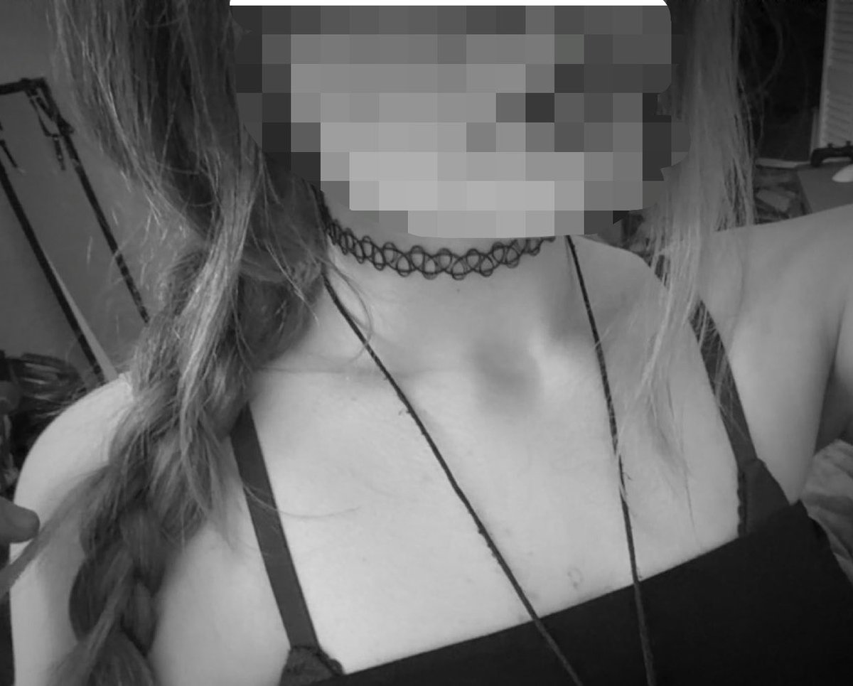 veintheory's tweet photo. i can’t wait until my collar bones get more prominent :( #ed #bones https://t.co/o9OuRXTnUl
