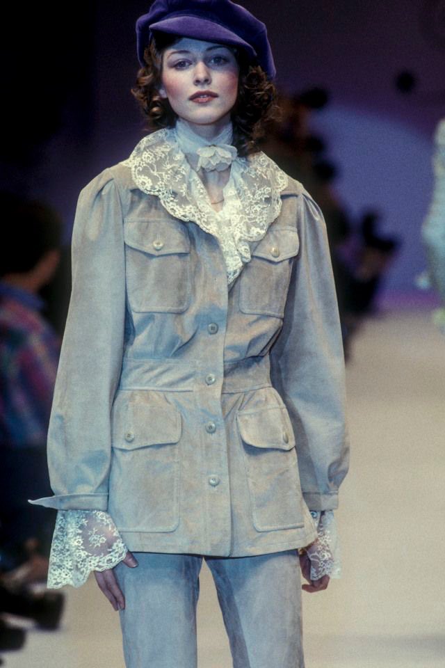 appplechips's tweet photo. bookmand inspired clothes i’d like to see showmand wear https://t.co/6zi8X6JpOY