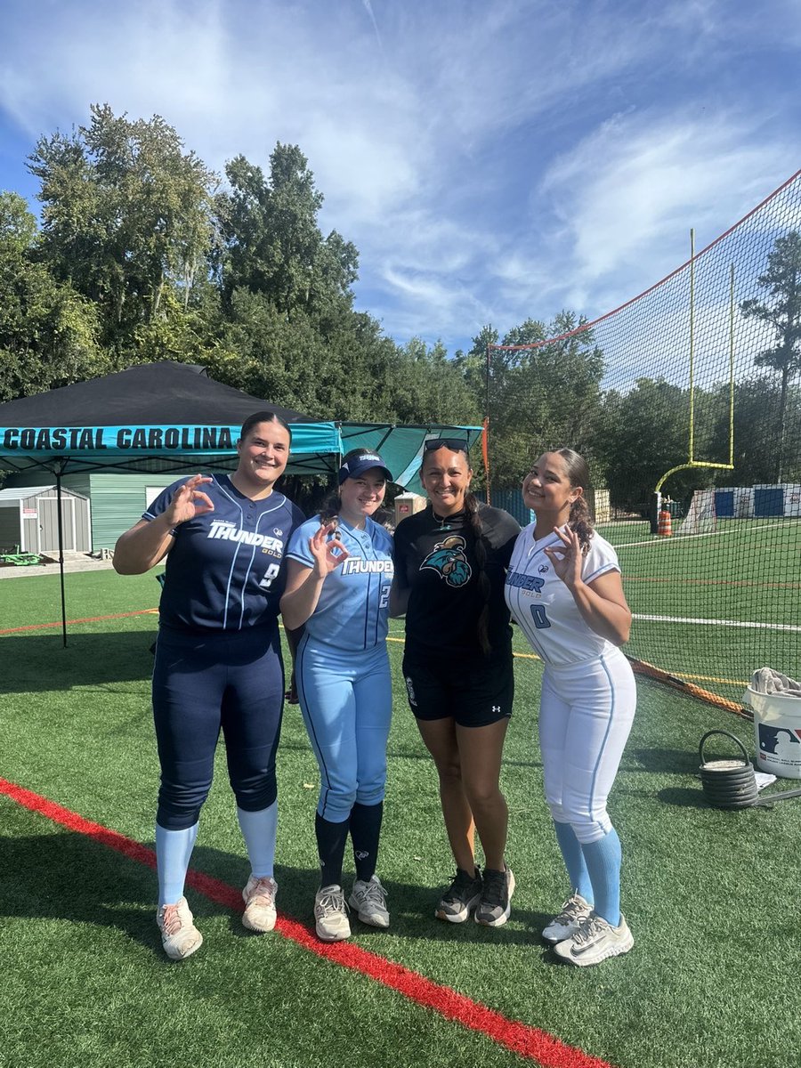 ReaganSchenzer's tweet photo. I had a great weekend @CoastalSoftball. I loved learning from the coaches and the players. Thank you @coach_kgreen @kianarae20 @amanda_daneker @kass_smith14 for the amazing experience!! I truly enjoyed every minute and hope to be back soon! 🌴 
@RITG16unational @Frank_Lieto @thunderjam134 @BobRossiRITG @SoftbalAmerica @ExtraInningSB @LineDsoftball @PGFnetwork