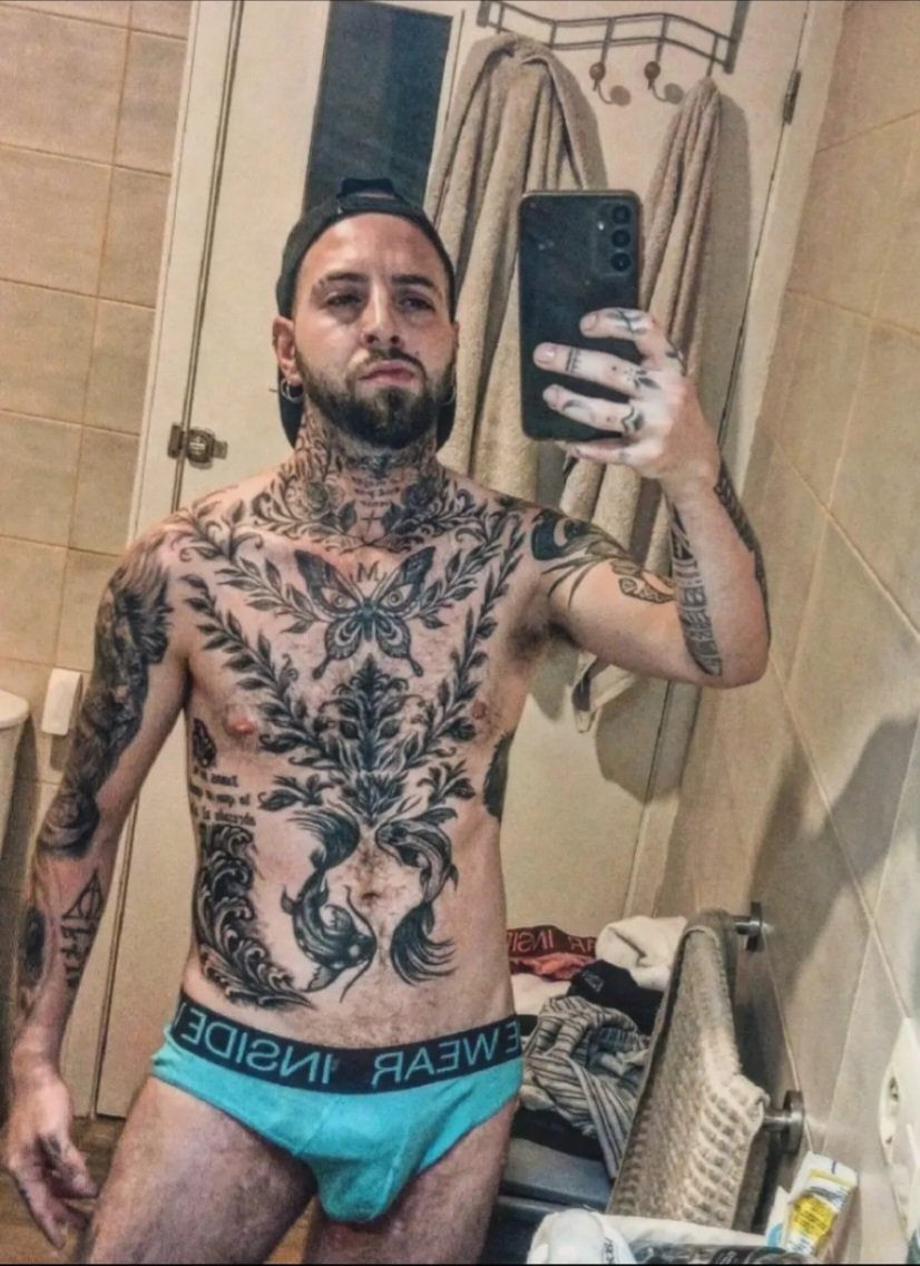franzam08's tweet photo. Primera vez por aquí… ¿nos conocemos? 😏🔥 #GayOnlyFans #OnlyFansGay #GayOF #GayCreator #GayModel #GayTwitter #GayMen https://t.co/M1w2sUeLtZ
