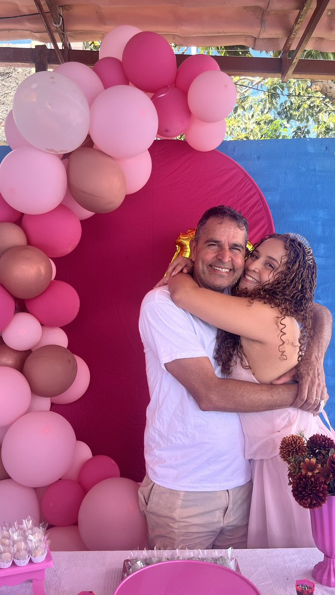 marialeleee's tweet photo. eu sendo a menina mais sortuda por ter vcs https://t.co/CZiKIViuQO