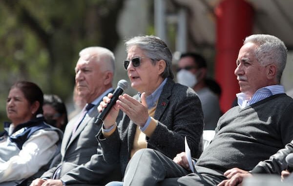 Elenterradorec's tweet photo. El exsecretario de Guillermo Lasso, del gobierno más inutil y blando del 🇪🇨 (duró 2 años). Pipo Laso, criticó a Daniel Noboa "no tiene plan ni política".
@DanielNoboaOk , en base a un verdadero plan-politico 🇺🇸🇪🇨, enfrenta a la delincuencia desde que llegó al poder.
Entendiste! https://t.co/ZOgoiCIVkU