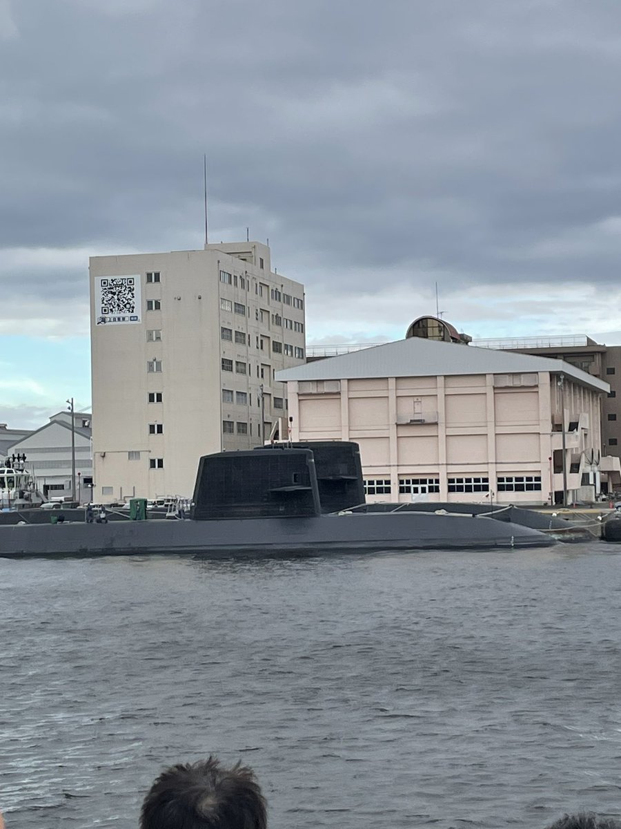 shintarozzy's tweet photo. 潜水艦みれた！

むっちゃ人乗れるそうですはい。

この後、
沈黙の戦艦のことしか頭から離れなくなりました笑笑
セガールがコックのやつね！

伸太郎ギター教室 https://t.co/kI3A8rclwI  #ギター  #大塚 #池袋  #巣鴨 #guitar https://t.co/orfvRggPii
