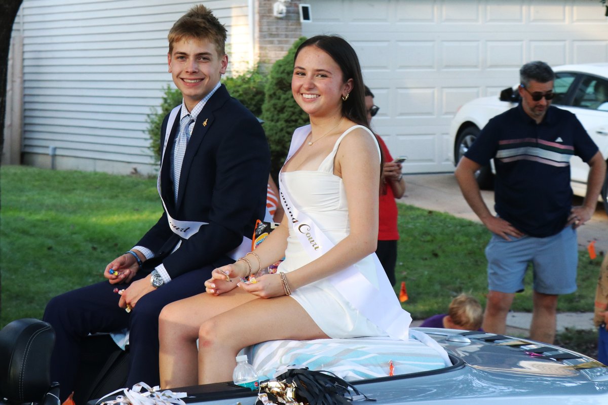 Rockwood community members enjoy the Lafayette High homecoming parade.