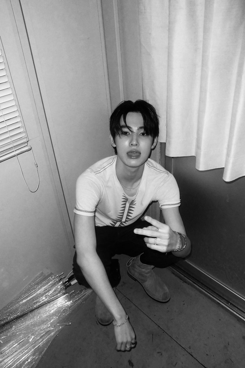 joyrudeee's tweet photo. #SEONGHYEON things https://t.co/d9kLuwxq5a