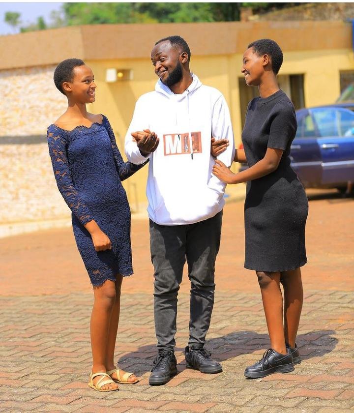 Ruhumurizza's tweet photo. Veve ntamaze kwandika amabaruwa abiri, manager ntamaze gukora ibiganiro bitanu yisobanura?

Drogba hari n'ijambo na rimwe mwari mwumva asohora muri la bouche ye?

Uyu mugabo afite IQ ya danger bro 🔥 https://t.co/YNy89hYJL7