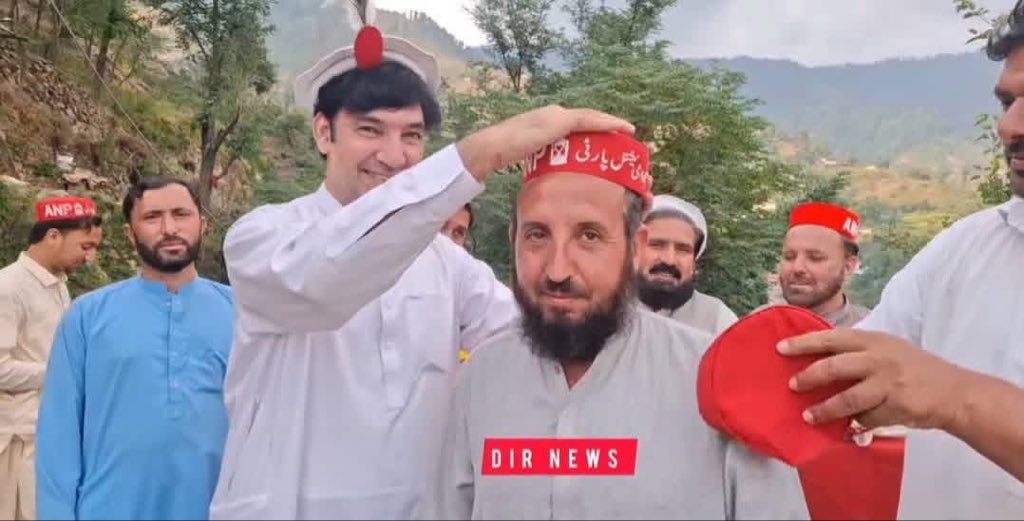 f9c7065c5f2e488's tweet photo. دیر سے جماعت اسلامی کو دھچکا 
نہاگ درہ کنڈرو میں جماعت اسلامی کے سرکردہ کارکنان باچا خانی میں شمولیت اختیار کرلی 
صدر راجا امیر زمان نے انہیں خوش آمدید کہا❤️❤️ https://t.co/Vu8MAaTOfE