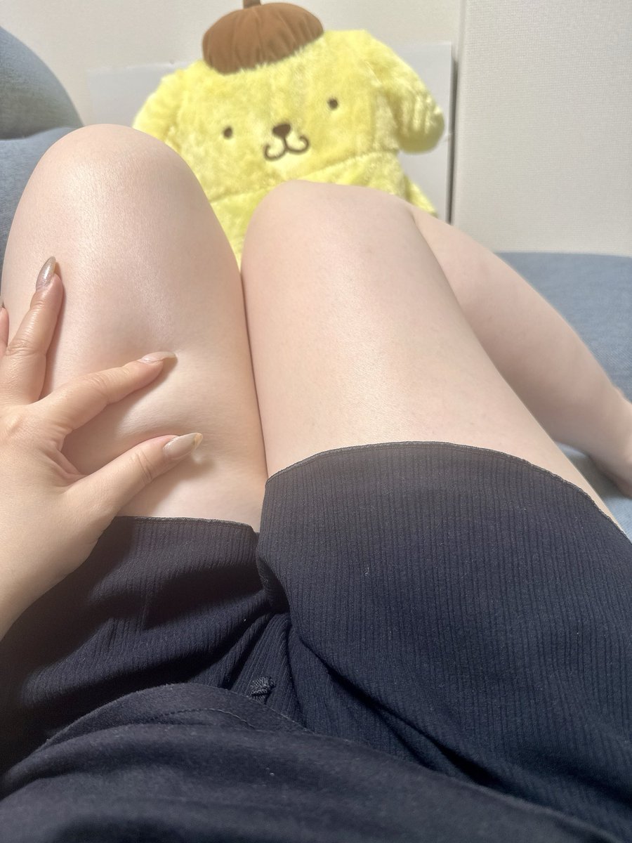 maco___21's tweet photo. 「ねぇ、maco…このムチムチ加減はまずいよぉ〜」
ってプリンくんの視線が痛い…😖 https://t.co/xrEZO1DsjX
