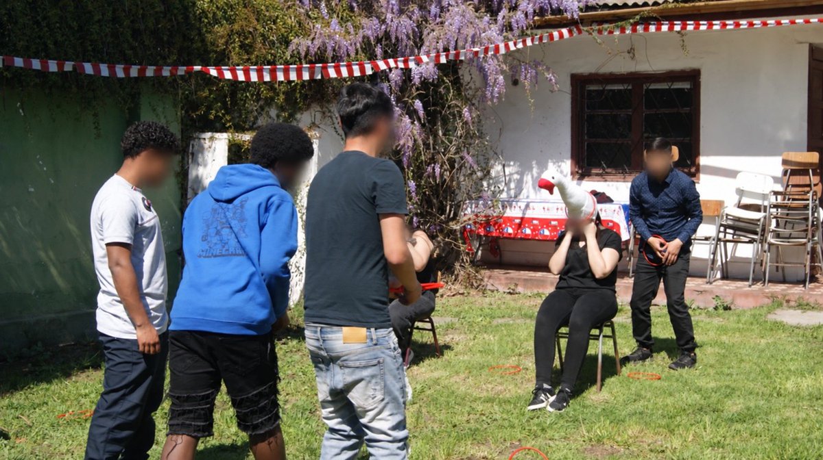 AcjCorporacion's tweet photo. Cueca, juegos criollos y una fonda con nombre propio  🇨🇱. En el CDC SA O’Higgins celebramos el 18 con "Venimos enojaos y salimos alegraos", una jornada donde las risas y la comunidad fueron los protagonistas.
Lee la crónica completa aquí: 👇 https://t.co/Q7lZ7Vju7e https://t.co/wuwRmN7NhS