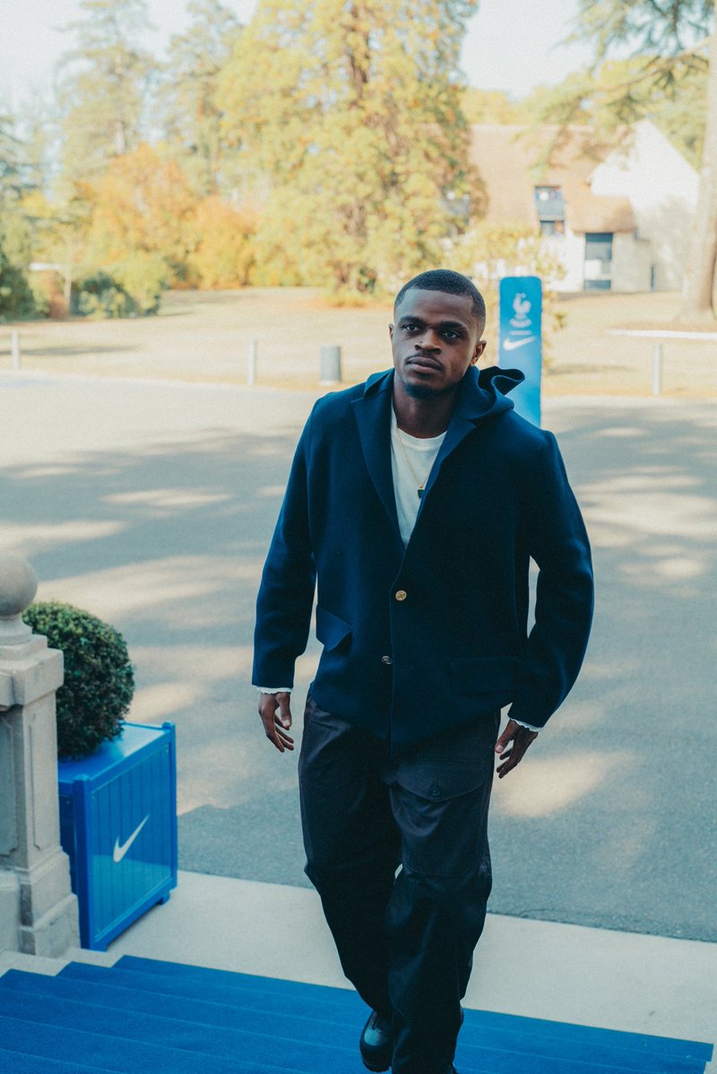 ActuFoot_'s tweet photo. IL EST VRAIMENT DANS ÇA AUSSI PIERRE KALULU 🇫🇷😮‍💨

📸 FFF https://t.co/teMZWv4ys5
