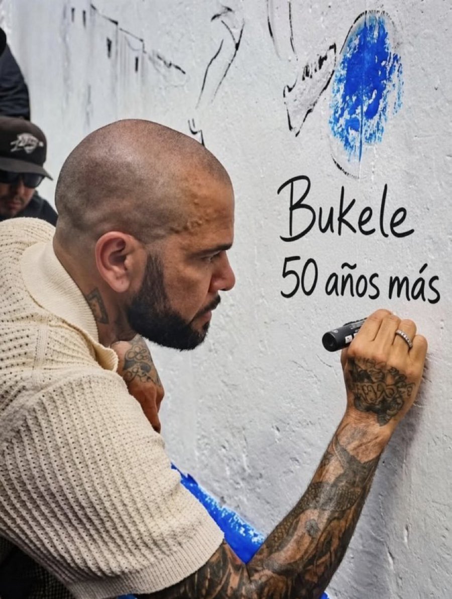 urrutiaev0505's tweet photo. #Bukele2027 ✍️🩵🇸🇻✨💫

@nayibbukele https://t.co/NlqWIzyBJY