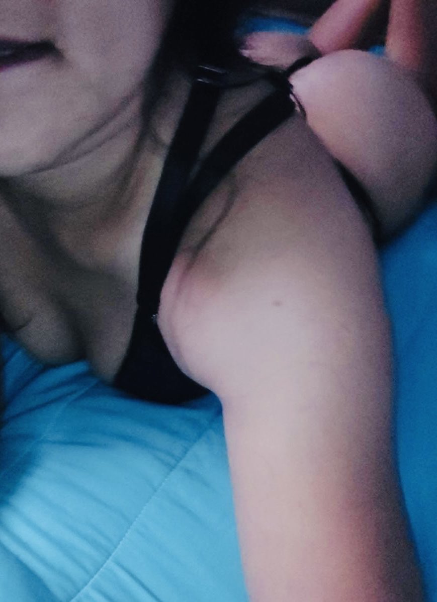 CuernaFernanda's tweet photo. HOLA EXCELENTE INCIO DE SEMANA 😉
MIS DEMONIOS TIENEN GANAS DE SALIR 😈 GANAS DE PORTARME MAL 😏😏😏 https://t.co/oLz5PBX8wl