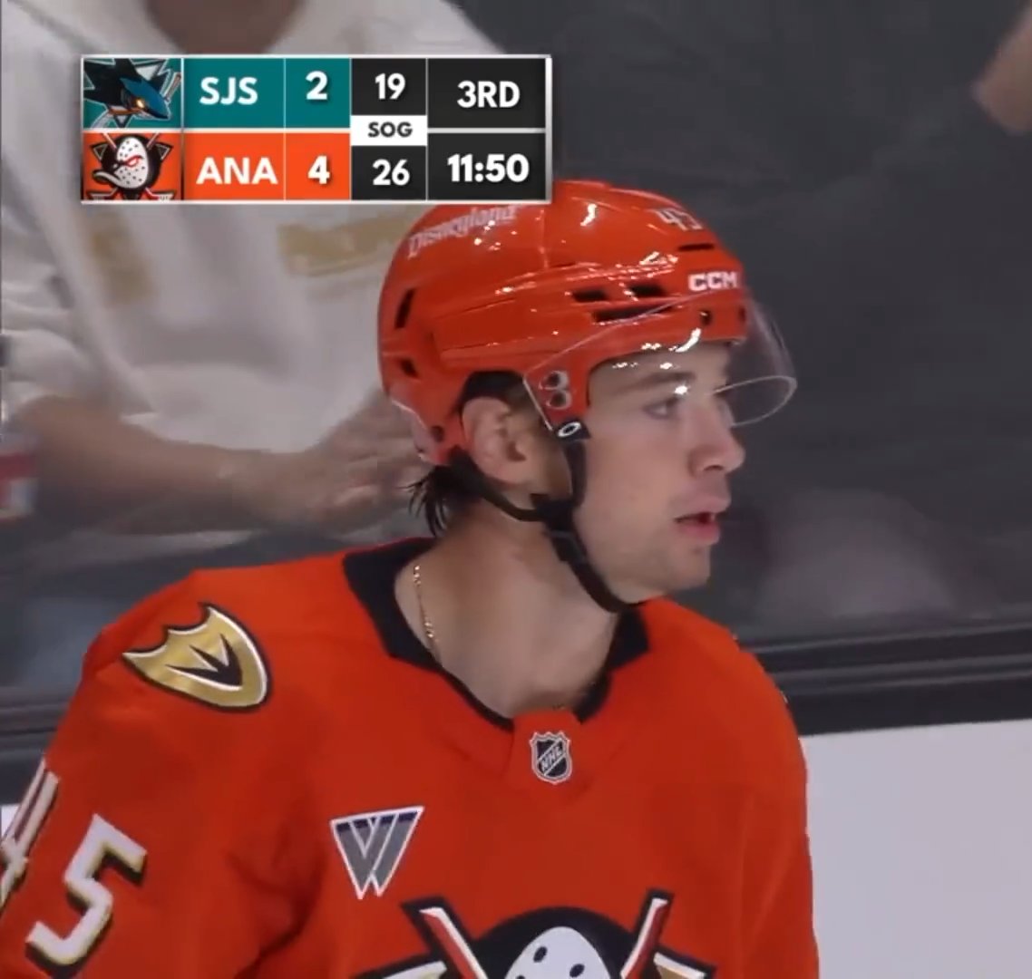 DuckyBecks45's tweet photo. btw this was beckett's facial expression after his hatty 😐 he really didn't give a fuck 😭 https://t.co/vNzCbN2dXI