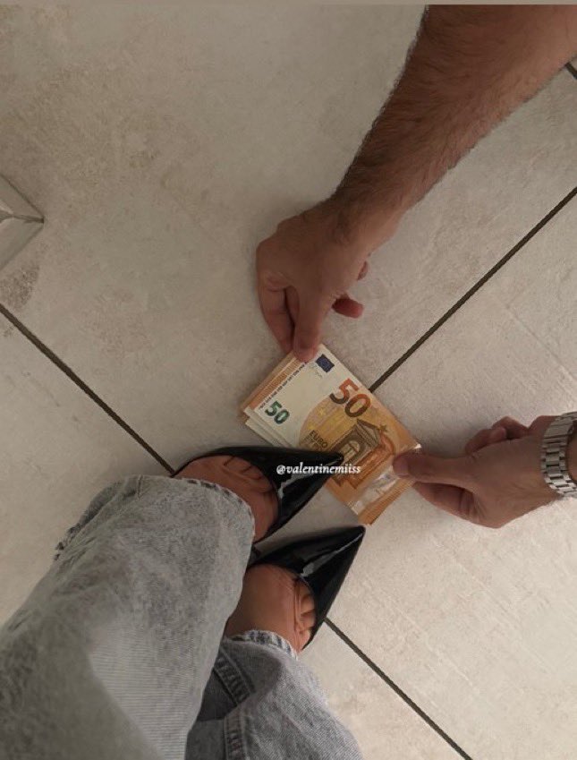 Valentinaa_Miss's tweet photo. L’effet déesse Valentine🫵🏻💰
Je met les hommes à genou en 1 secondes …

Findom fendom feet louboutin https://t.co/u7rGhX1njT