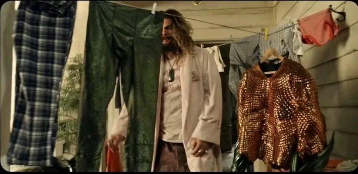 Christo_ebus's tweet photo. Aquaman drying his suit is like a fish drying itself with a hairdryer. 😂 https://t.co/gVCOuH4I95