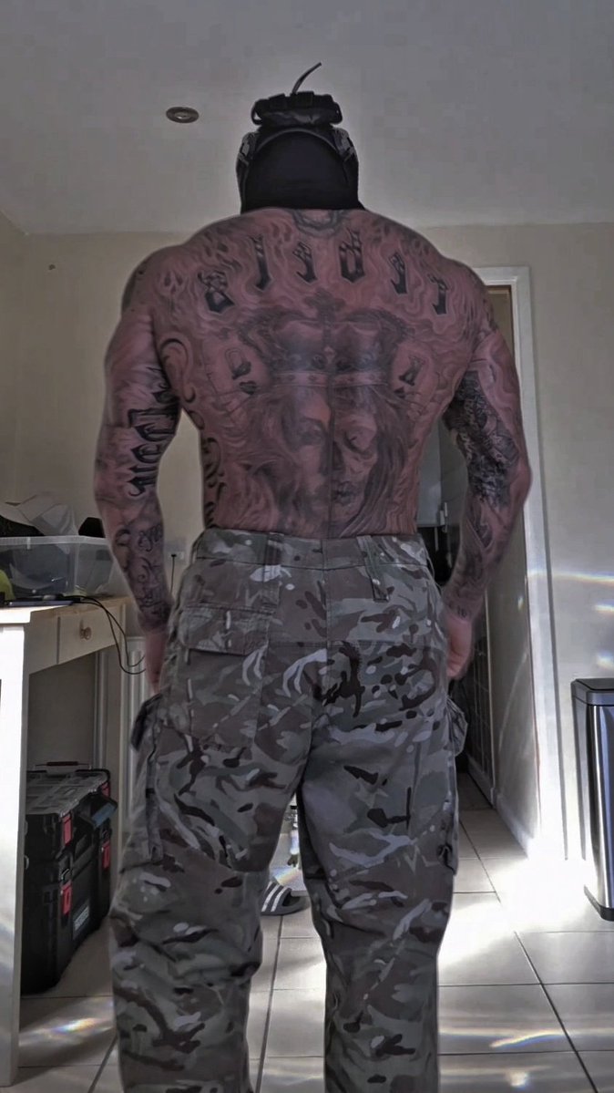 konig_booktok's tweet photo. So you like a fully tattooed König 👀 💪

#konig #callofduty #tattoos #inked #maskedmen #maskedman https://t.co/dwuMSDtF21