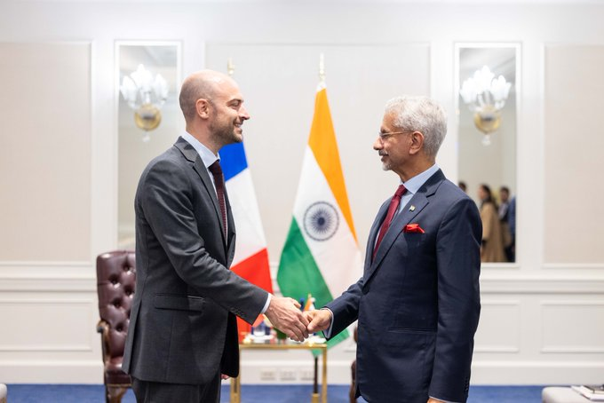 PTI_News's tweet photo. EAM S Jaishankar (@DrSJaishankar) posts, "Pleasure to meet FM @jnbarrot of France #UNHighLevelWeek Our regular meetings and telecons enable us to maintain the momentum of our Special Global Strategic Partnership. Regional and global issues, specifically the Ukraine & Gulf crisis were discussed. Also exchanged views on multilateral issues, including the reform of UN Security Council."
(Photo Source: EAM S Jaishankar X account)