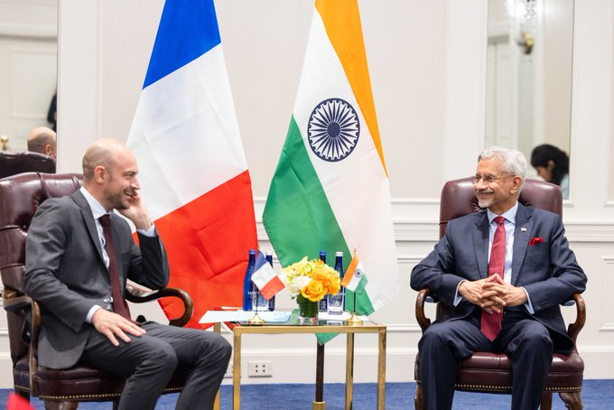 PTI_News's tweet photo. EAM S Jaishankar (@DrSJaishankar) posts, "Pleasure to meet FM @jnbarrot of France #UNHighLevelWeek Our regular meetings and telecons enable us to maintain the momentum of our Special Global Strategic Partnership. Regional and global issues, specifically the Ukraine & Gulf crisis were discussed. Also exchanged views on multilateral issues, including the reform of UN Security Council."
(Photo Source: EAM S Jaishankar X account)