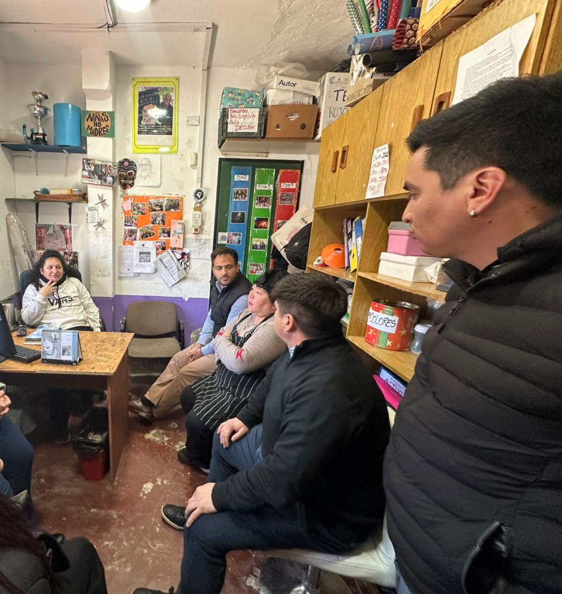 ASocialPrimaria's tweet photo. #Hoy nos reunimos con parte del equipo del Centro Comunitario “Para Todos, Todo”, de Barrio Obligado, donde, junto a la @SubSecGobierno, conversamos sobre distintas problemáticas del barrio y sobre el trabajo que vienen realizando para abordarlas.

@jaimemendezh 
@yesicagrillo https://t.co/QrlC1IAFPL