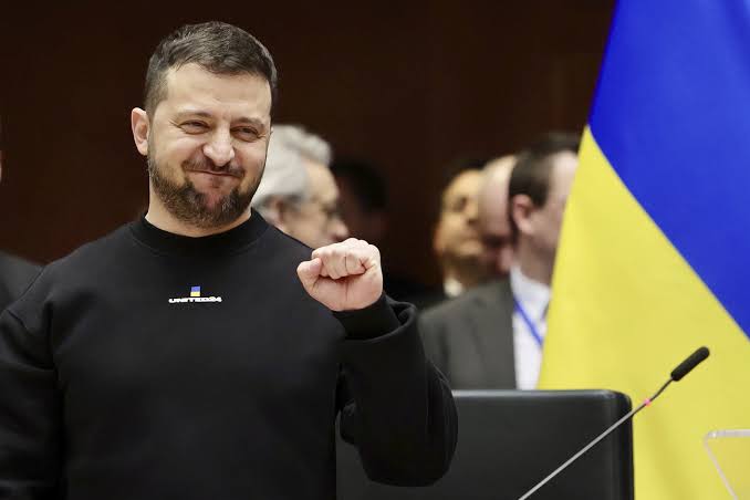 wahlstedt007's tweet photo. I just saw a CNN report showing that President Zelensky is much more popular in the US than tRump😁🇺🇦 https://t.co/seBgx6yCZx