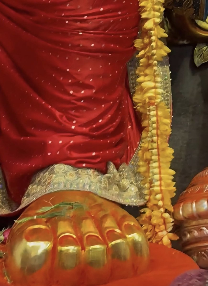 Riddhii_Ro45's tweet photo. Oh, to go to LalbaugCha Raja one dayy💘🫶🧿✨️ https://t.co/d4fynjOeNM
