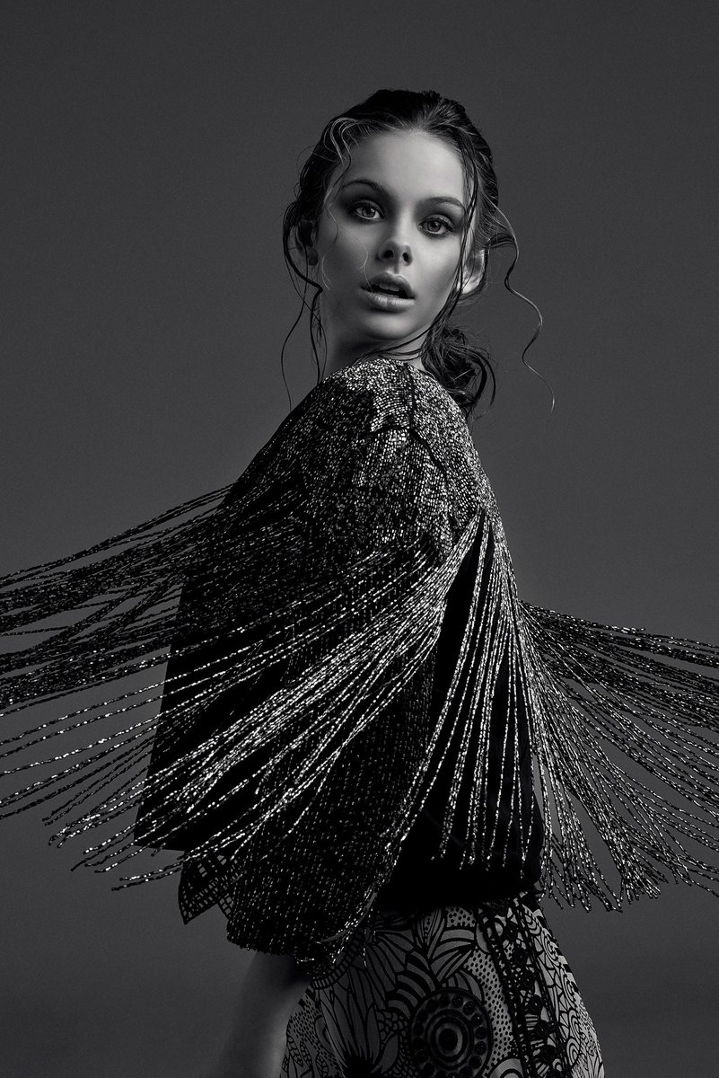 JonathanPrdxqr's tweet photo. ADn undercover cop called at my farm in the sticks yesterday evening.own on the farm https://t.co/OQvk4223cO