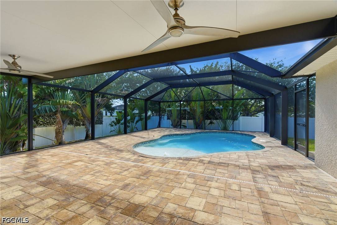 BestCapeRealty's tweet photo. Price reduced: 317 SW 25th AVE, Cape Coral, FL 33991. 3 bed, 2 bath heated pool home. $385,000. #PriceReduced
https://t.co/T4qCigeJk6 https://t.co/PiI1r5625x
