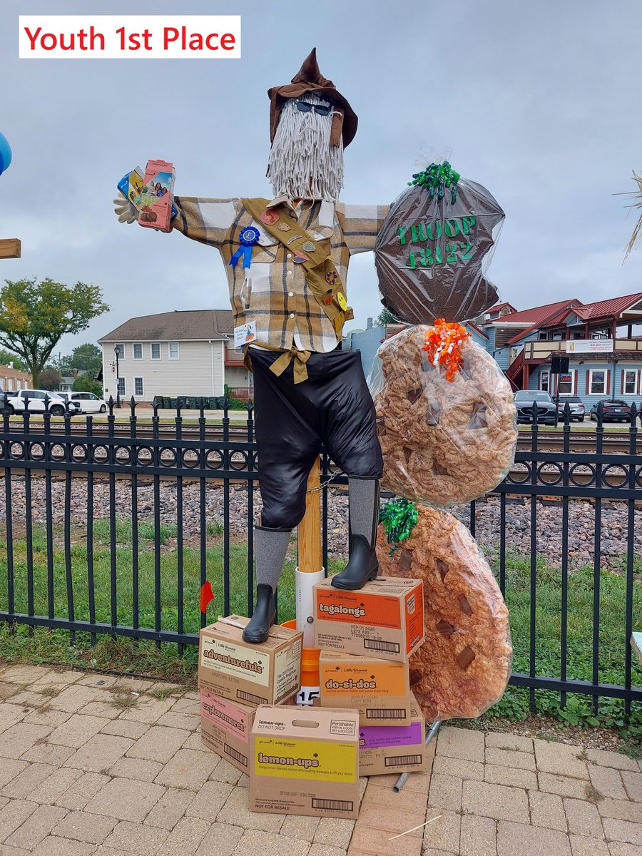 PalatineIL's tweet photo. On Sat., 9/19, the downtown railwalk was decorated with scarecrows created by Palatine residents, organizations, and businesses for the Beautification Commission's 19th Annual Scarecrows on Parade contest. Thank you to all of our participants! https://t.co/JVnXHaHM8U