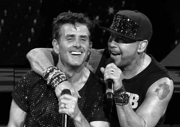 Isawood79's tweet photo. Brothers by choice, bandmates for life. 

@DonnieWahlberg @joeymcintyre

#Macandcheesemonday #Brotherhood #Love4eva

📸: Credits for who took the photo https://t.co/YD1rtat9D4