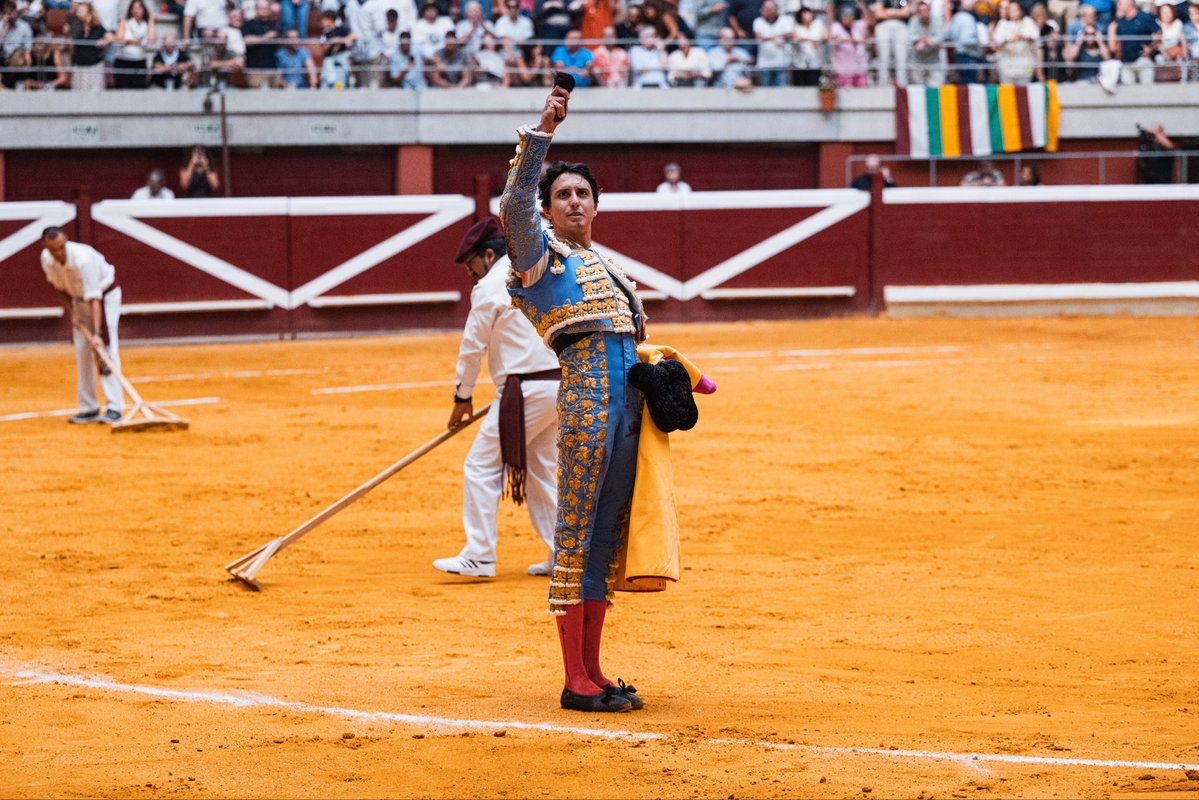 RocaRey's tweet photo. Una oreja al primero en suerte en Logroño. https://t.co/gbKjYZJ1JP